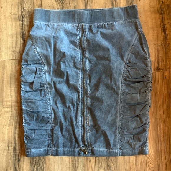 XCVI Dresses & Skirts - Women's XCVI Ruched Sides Sun Washed Blue Zip Back Stretch Pencil Mini Skirt L